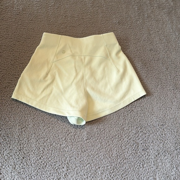 Lululemon Ribbed Softstreme High-Rise Short 2"
Kohlrabi Green size 2 - Picture 3 of 4
